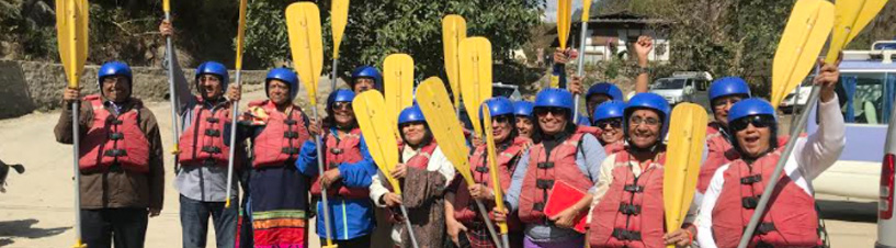 The Travelling Seniors with Kayak Oars