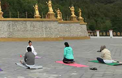 Yoga Travel - Group Meditation
